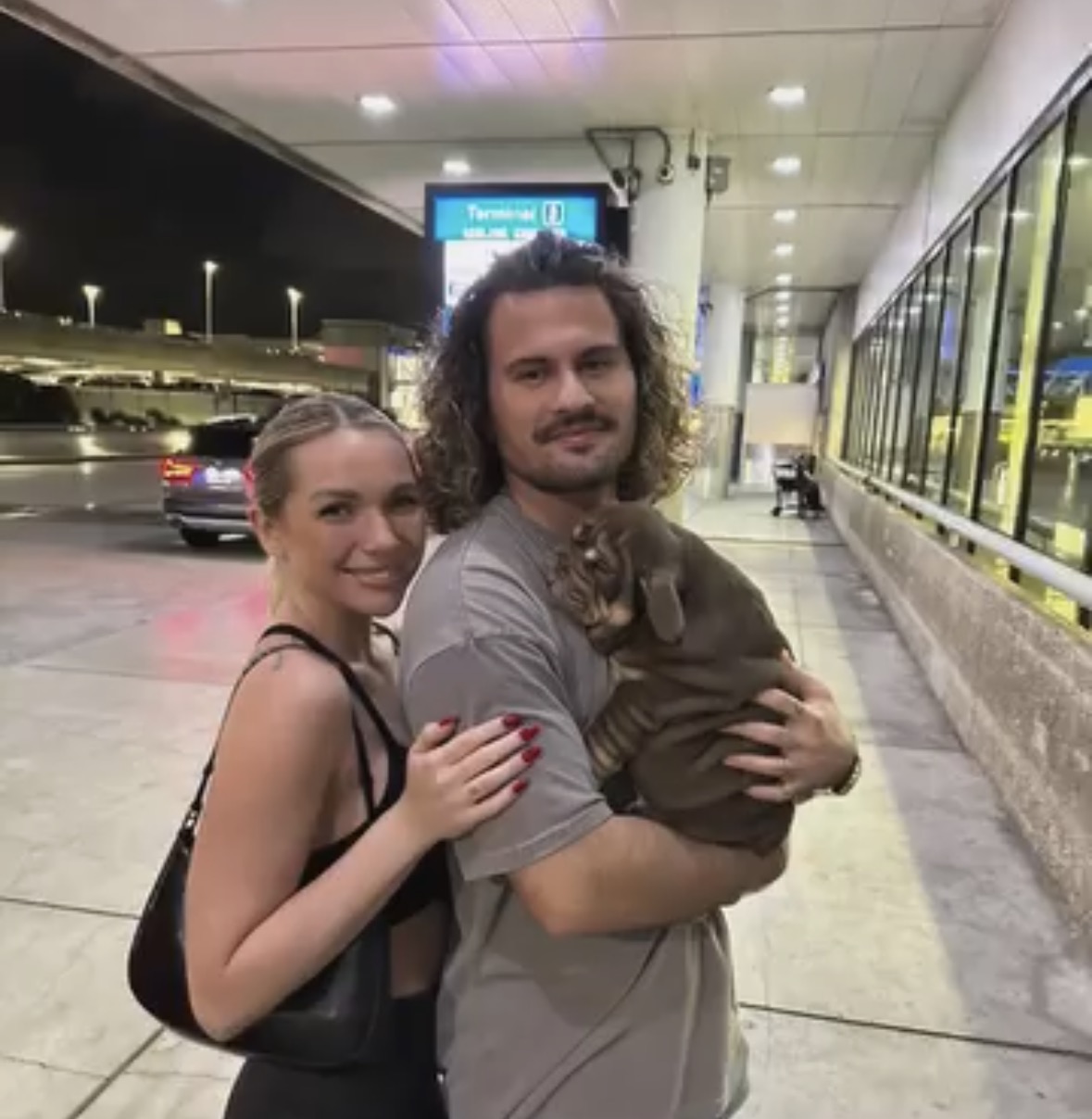 Family with their bulldog puppy
