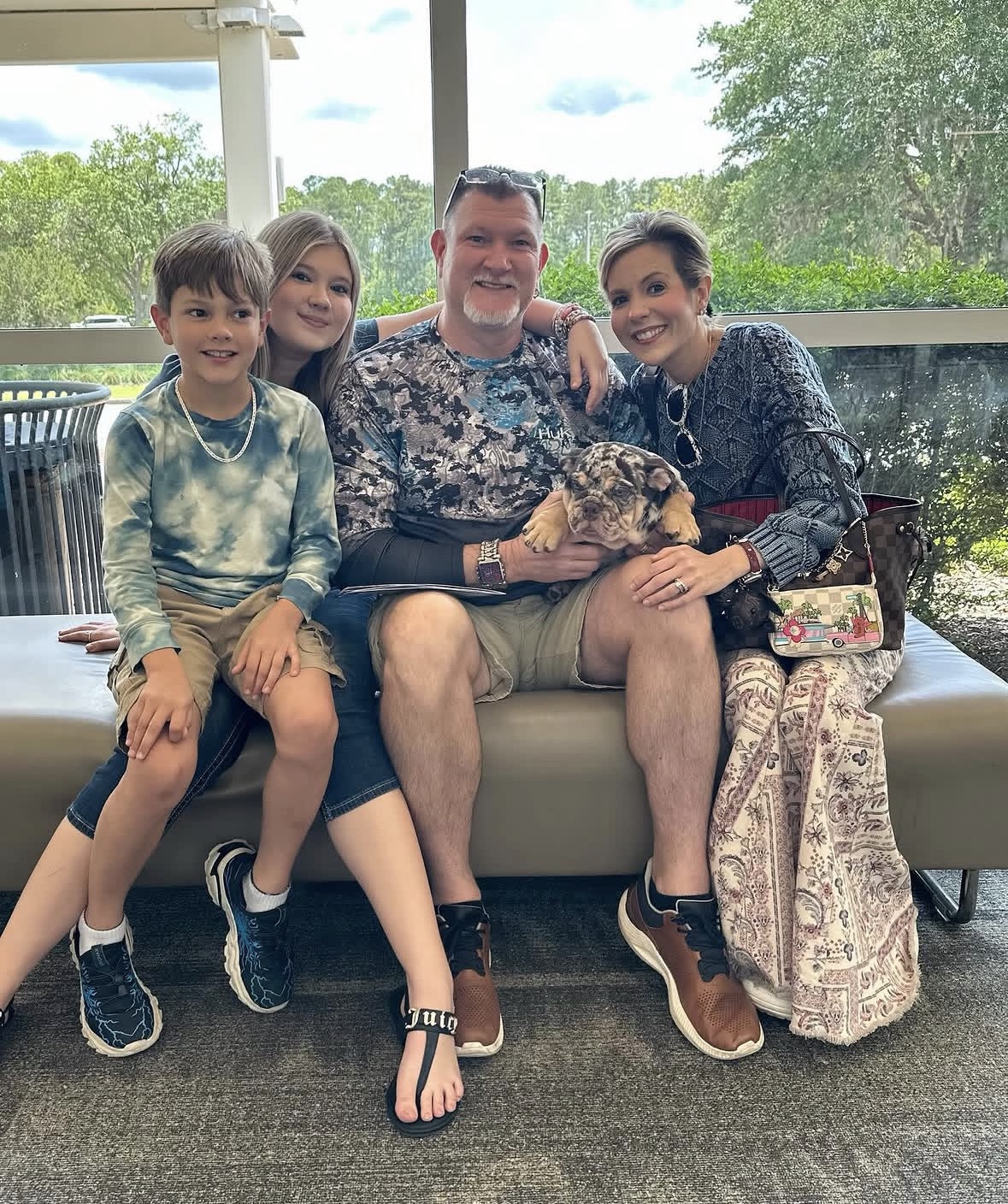 Family with their bulldog puppy